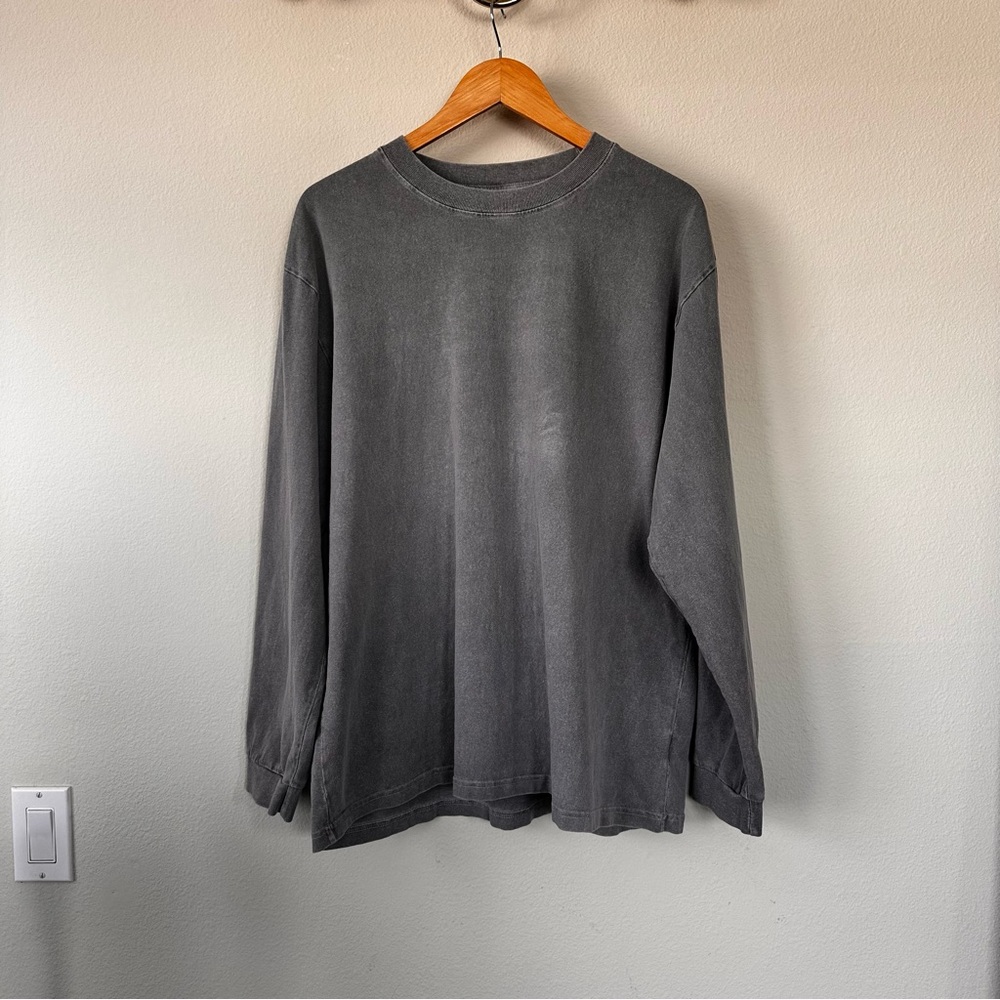 RICHIE LE DISTRESSED MENS LONG SLEEVE T SHIRT SZ LG. Heavyweight